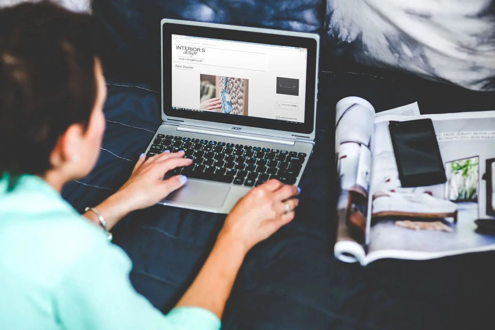 Person using a laptop to read online articles